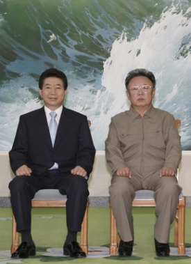 Nejvyšší představitelé Severní a Jižní Koreje Kim Čong-il a Ro Mu-hjon