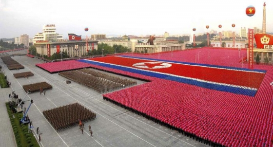 Přehlídka k 60. výročí KLDR 9. září 2008 v Pchjongjangu.