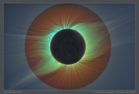 Kombinovaný záběr sluneční korony vytvořený brněnskými vědci.