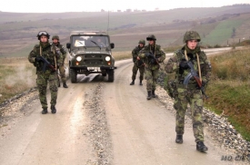 Čeští vojáci v Kosovu.