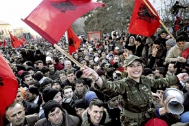Kosovo slaví nezavislost (únor 2008). Předčasně?