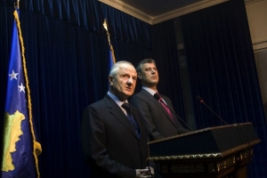 Kosovský prezident Fatmir Sejdiu s premiérem Hasimem Thaci.