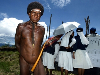 Pýcha a odznak muže na Nové Guineji.