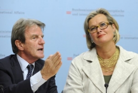 Francouzský ministr zahraničí se omlouvá rakouské kolegyni.