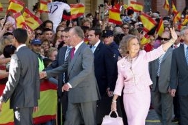 Španělský král (vlevo) se svou chotí v Ceutě