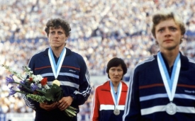 Jarmila Kratochvílová na stupni vítězů v Mnichově 1983.