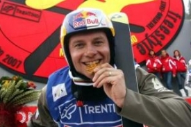 Skikrosař Tomáš Kraus vyhrál úvodní závod sezony Světového poháru.
