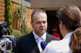 Radovan krejčíř hovoří s novináři v Johannesburgu, prosinec 2007.
