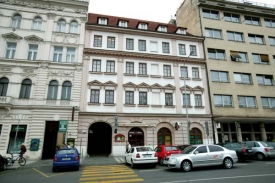 Dům na Karlově náměstí koupila společnost Krejčířovy matky.