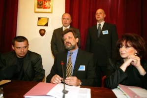 Kubiceho zpráva spatřila světlo světa před volbami 2006.