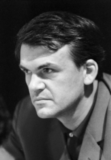 Milan Kundera na fotografii z roku 1967.