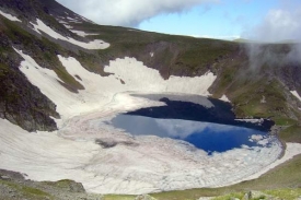 Horské jezero v pohoří Rila, ilustrační foto.