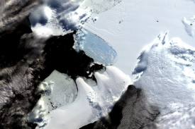 Satelitní snímek, který dokazuje odlomení kry.