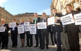 Členové Ligy severeu protestují proti Prodimu