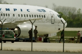 Kvůli bombovému útoku nouzově přistálo v Mnichově řecké letadlo.