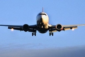 Boeing 737 byl unesen s třiaosmdesáti cestujícími na palubě.
