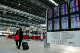 Na ruzyňském letišti zůstávají cizinci uvězněni měsíce.