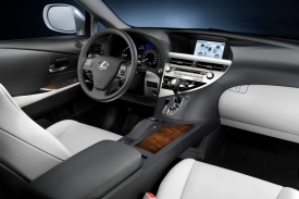 Přepracovaná kabina naznačuje vyšší ambice auta z kategorie SUV.