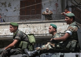 Libanonští vojáci hlídkují na severu země, kde boje trvají.