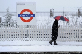 Londýn zažívá sněhovou nadílku.
