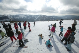 Lyžaři se tento víkend dočkají na horách lepších sněhových podmínek.