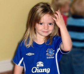 Malá Maddie v dresu Evertonu.