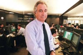Finančník Bernard Madoff, kterého vyšetřuje FBI