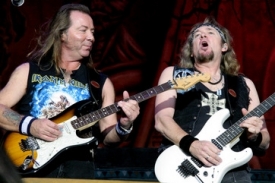 Iron Maiden při pražském koncertu své problémy statečně skrývali.
