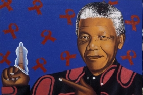 AIDS je v JAR vážnou hrozbou. Kondomy propaguje i legendární Mandela.