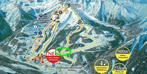 Mapa lyžařského areálu s vyznačením místa nehody.