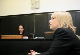 Hana Marvanová u pražského Městského soudu