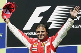 Vítěz Velké ceny Valencie vozů F1 Brazielc Felipe Massa z Ferrari.