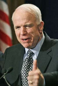 Mezi republik&aacute;ny m&aacute; nyn&iacute; největ&scaron;&iacute; &scaron;ance John McCain.