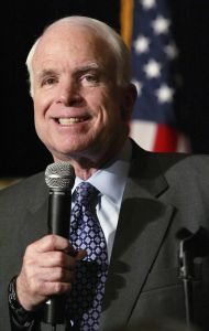 Sen&aacute;tror John McCain
