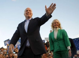 McCain s manželkou na mítinku v Durangu v Coloradu.