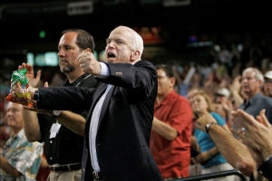 McCain slibuje Obamu v televizní debatě vypráskat. Povede se mu to?