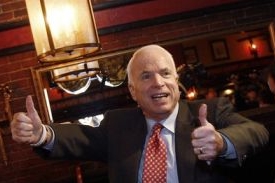 John McCain si věří.