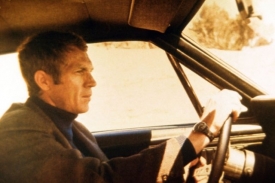 Steve McQueen byl vynikající řidič, většinu scén v dodnes obdivované honičce odřídil sám.