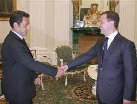 Ruský prezident Medveděv a jeho francouzský protějšek Sarkozy.