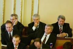 Miloš Melčák (na snímku nahoře vpravo) se v pátek po delší době ukázal v parlamentu. Nečekaně tvrdou řečí zkritizoval Paroubkův kurs vedení sociální demokracie.
