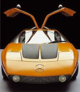 Wankelu věřila i nejstarší automobilka Mercedes-Benz. Na snímku prototyp sportovního kupé C-111 s výklopnými dveřmi.