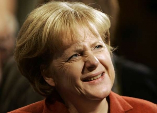 Kyselé úsměvy Merkelové. O Glose nechtěla přijít.