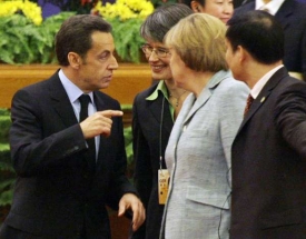 Sarkozy a Merkelová v Pekingu.