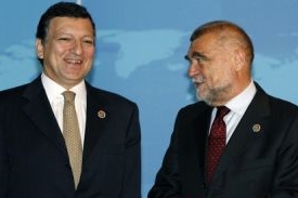 Stjepan Mesič (vpravo) a Manuel Barroso