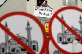 Protesty proti stavbě mešit v Kolíně nad Rýnem