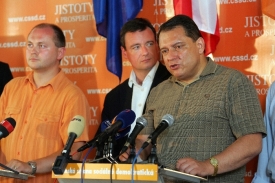 Zleva Michal Hašek, David Rath a Jiří Paroubek.