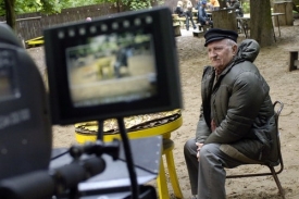 Josef Somr během natáčení Michálkova filmu O rodičích a dětech.