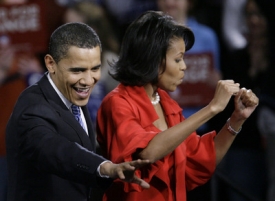 Michelle Obamová doprovází svého manžela téměř všude.