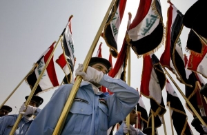 Irácké bezpečnostní síly na přehlídce v Ramadí.