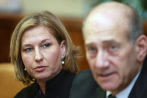 Předsedkyně strany Vpřed Cipi Livniová a odstupující premiér Olmert.